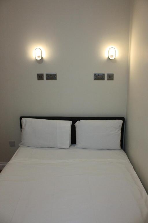 Double en-suite room at Olympia Inn